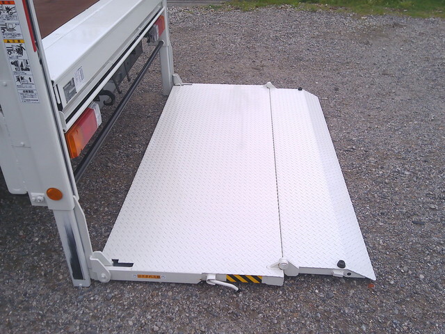日野デュトロ平ボディ小型（2t・3t）[写真24]