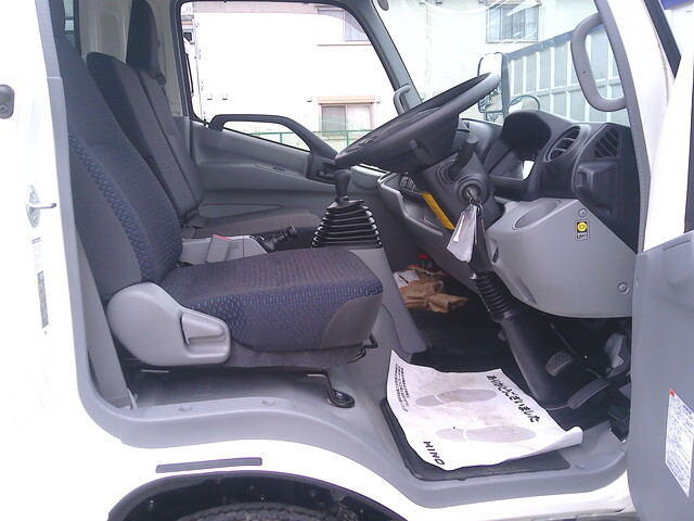 日野デュトロ平ボディ小型（2t・3t）[写真27]