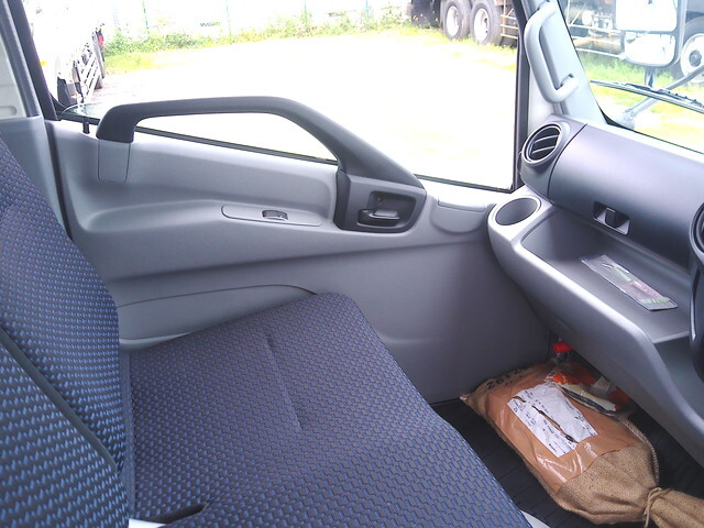 日野デュトロ平ボディ小型（2t・3t）[写真32]