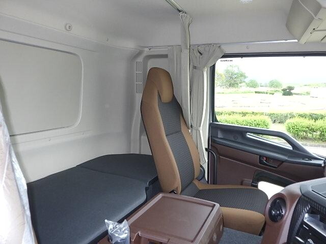 日野プロフィアセルフクレーン4段大型（10t）[写真25]