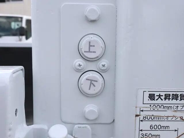 三菱ふそうキャンター平ボディ小型（2t・3t）[写真11]