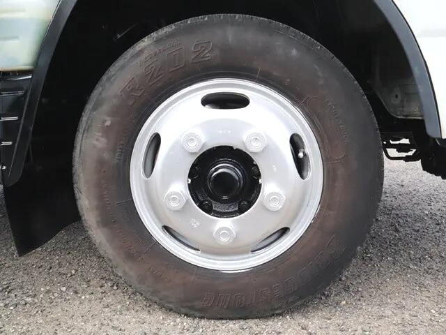 三菱ふそうキャンター平ボディ小型（2t・3t）[写真20]