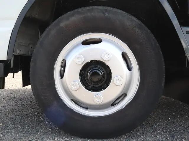 三菱ふそうキャンター平ボディ小型（2t・3t）[写真23]