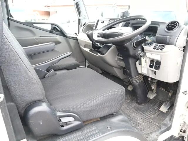 三菱ふそうキャンター平ボディ小型（2t・3t）[写真28]