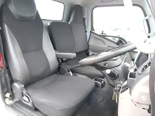 三菱ふそうキャンター平ボディ小型（2t・3t）[写真29]