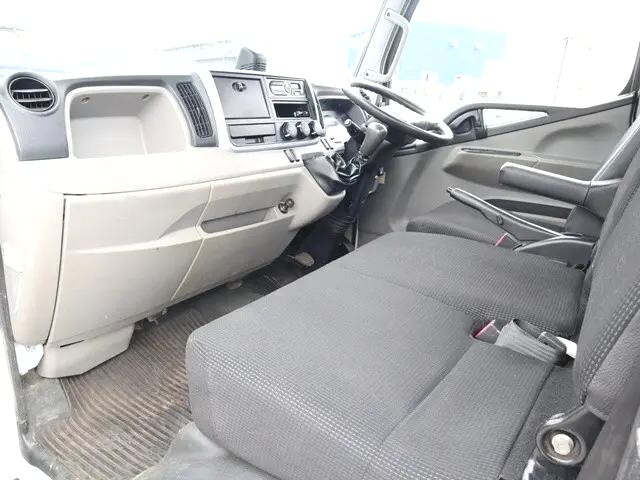 三菱ふそうキャンター平ボディ小型（2t・3t）[写真30]