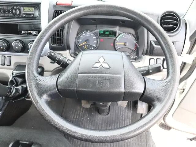 三菱ふそうキャンター平ボディ小型（2t・3t）[写真32]