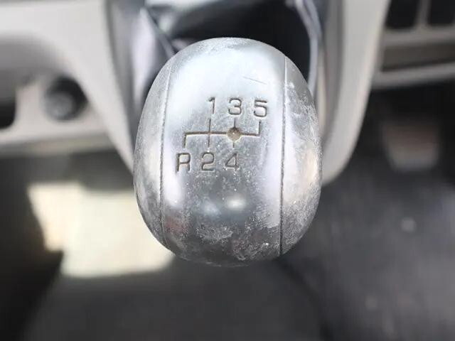 三菱ふそうキャンター平ボディ小型（2t・3t）[写真33]