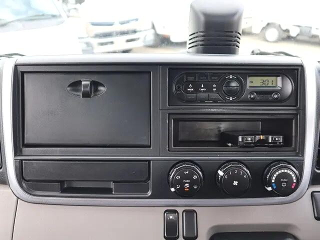 三菱ふそうキャンター平ボディ小型（2t・3t）[写真34]