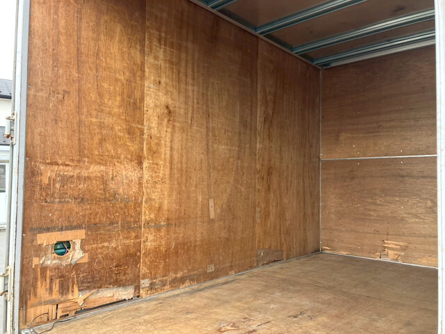 いすゞエルフアルミバン小型（2t・3t）[写真15]