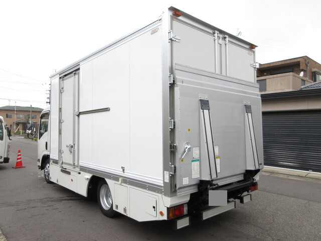 いすゞエルフパネルバン小型（2t・3t）[写真02]