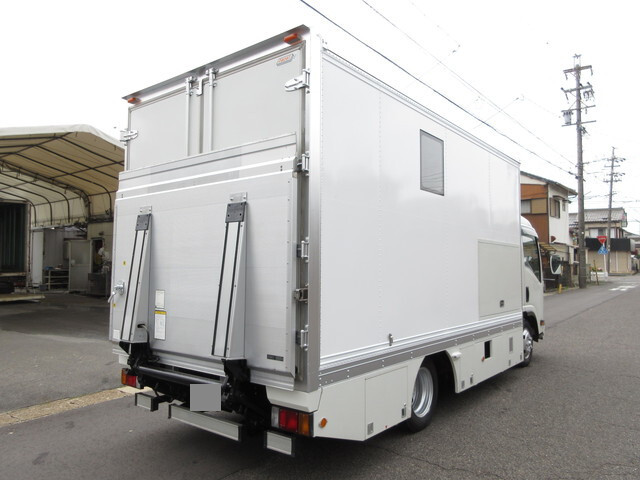 いすゞエルフパネルバン小型（2t・3t）[写真04]