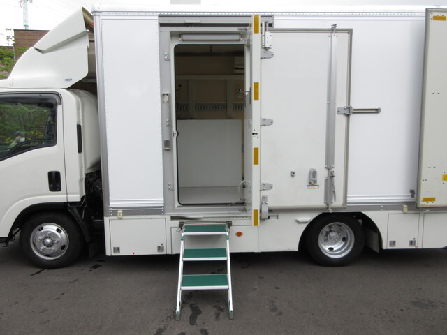 いすゞエルフパネルバン小型（2t・3t）[写真09]