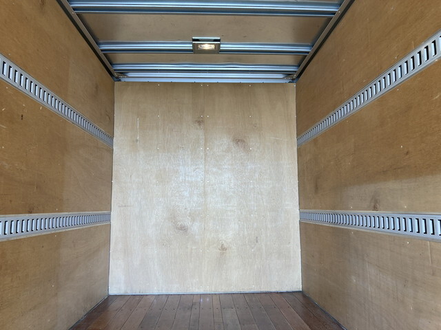 いすゞエルフアルミバン小型（2t・3t）[写真10]