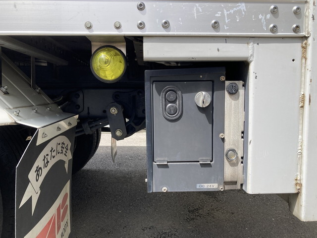 いすゞエルフアルミバン小型（2t・3t）[写真17]