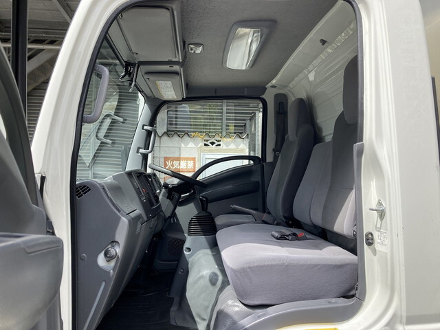 いすゞエルフアルミバン小型（2t・3t）[写真37]