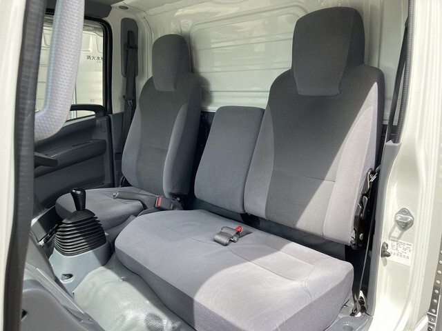 いすゞエルフアルミバン小型（2t・3t）[写真38]