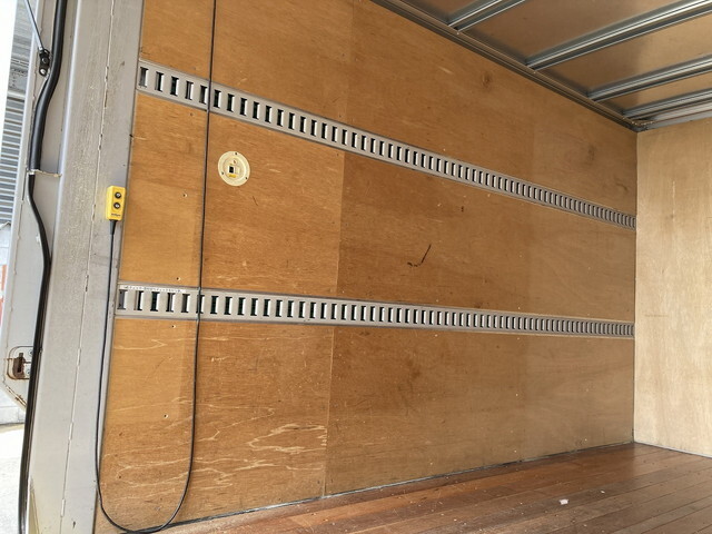 いすゞエルフアルミバン小型（2t・3t）[写真06]