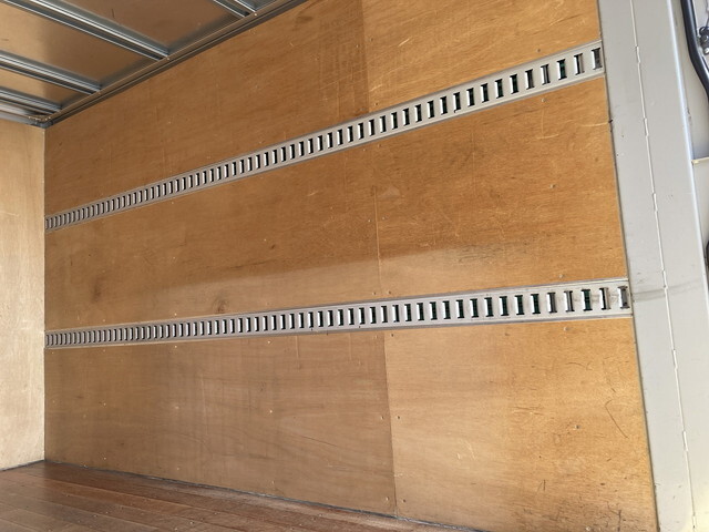 いすゞエルフアルミバン小型（2t・3t）[写真07]