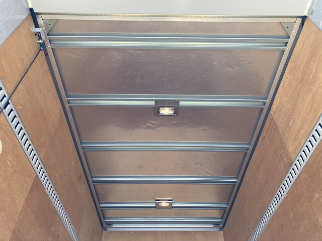 いすゞエルフアルミバン小型（2t・3t）[写真09]