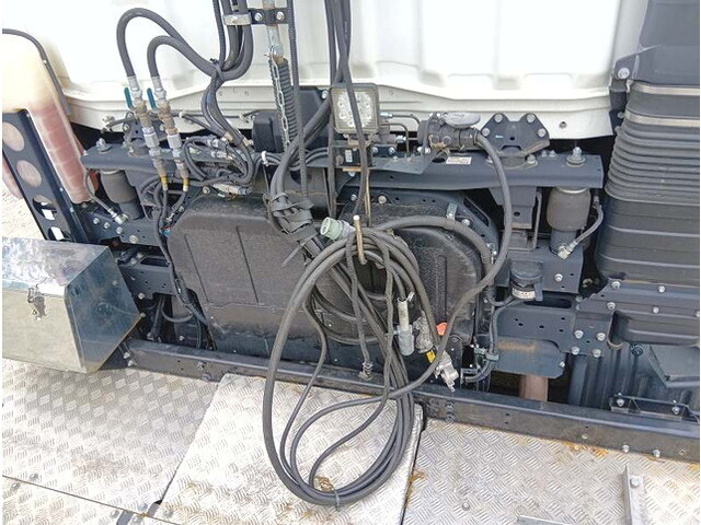 三菱ふそうスーパーグレートトレーラーヘッド（トラクターヘッド）大型（10t）[写真13]