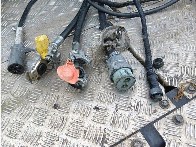 三菱ふそうスーパーグレートトレーラーヘッド（トラクターヘッド）大型（10t）[写真14]