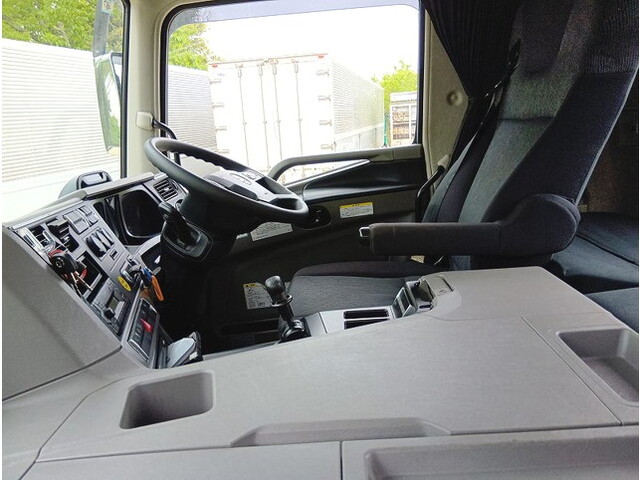 三菱ふそうスーパーグレートトレーラーヘッド（トラクターヘッド）大型（10t）[写真30]