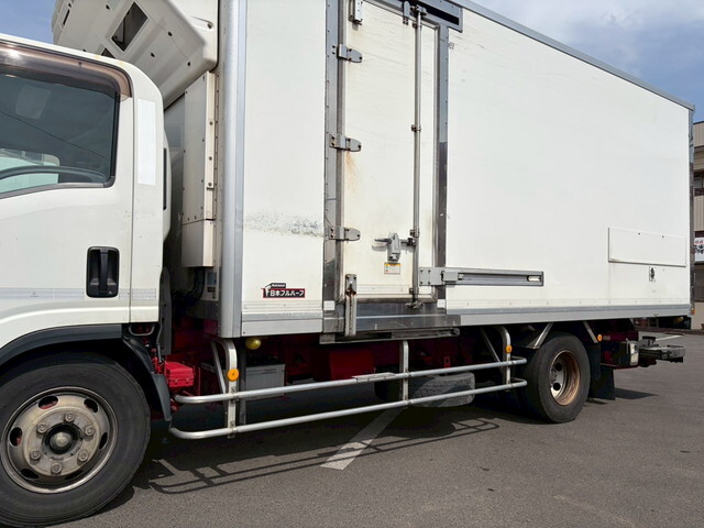 いすゞエルフ冷凍車（冷蔵車）小型（2t・3t）[写真12]