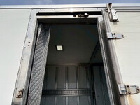 いすゞエルフ冷凍車（冷蔵車）小型（2t・3t）[写真09]