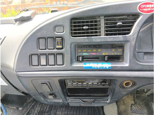 いすゞフォワード散水車中型（4t）[写真12]