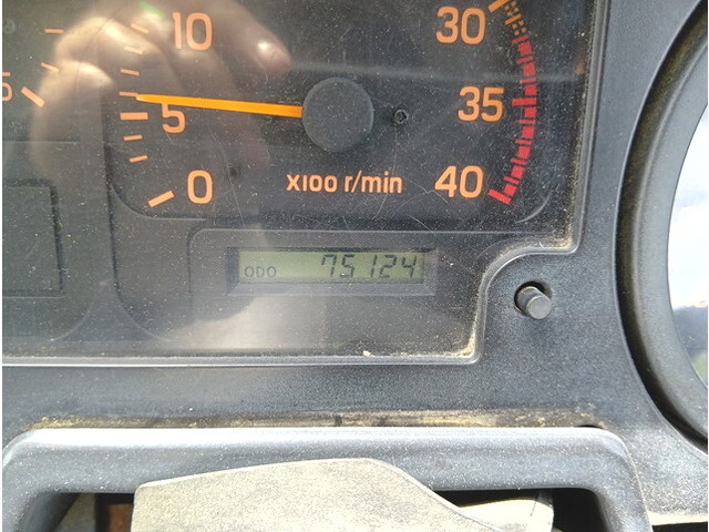 いすゞフォワード散水車中型（4t）[写真15]