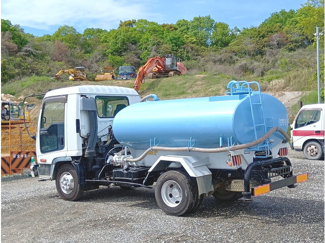 いすゞフォワード散水車中型（4t）[写真02]