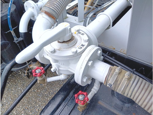 いすゞフォワード散水車中型（4t）[写真25]