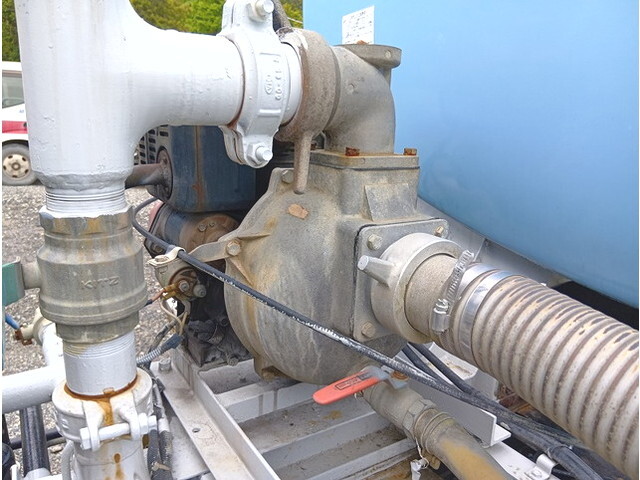 いすゞフォワード散水車中型（4t）[写真30]