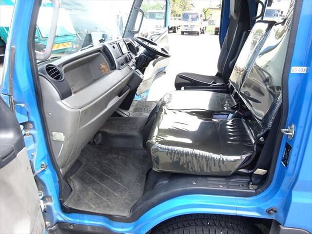 三菱ふそうキャンターダブルキャブ（Wキャブ）小型（2t・3t）[写真31]