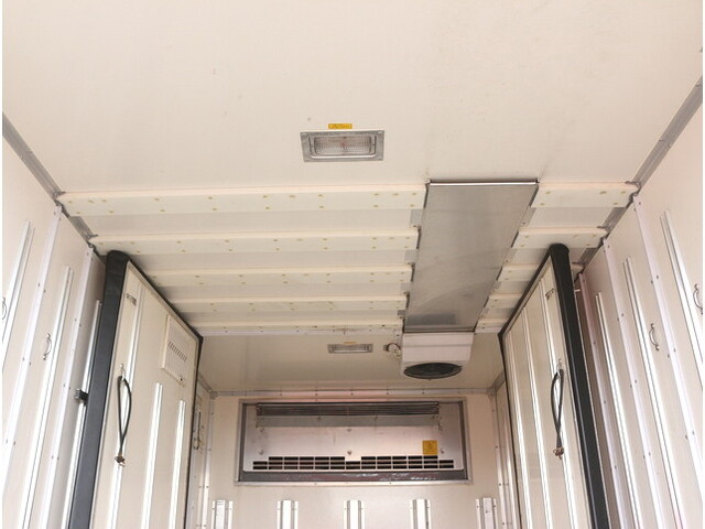 いすゞエルフ冷凍車（冷蔵車）小型（2t・3t）[写真10]