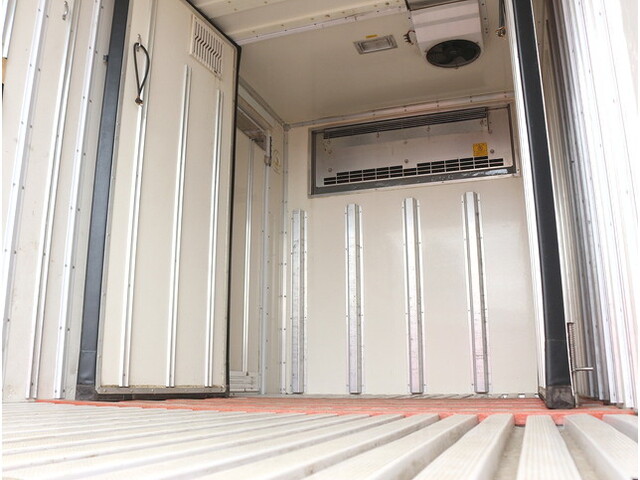 いすゞエルフ冷凍車（冷蔵車）小型（2t・3t）[写真11]