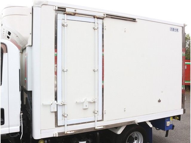 いすゞエルフ冷凍車（冷蔵車）小型（2t・3t）[写真03]