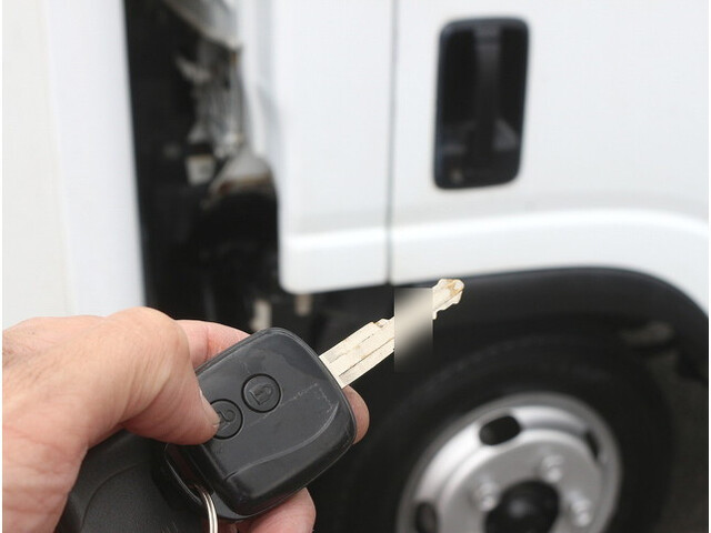 いすゞエルフ冷凍車（冷蔵車）小型（2t・3t）[写真32]