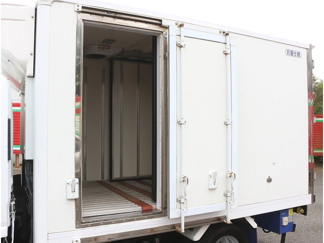 いすゞエルフ冷凍車（冷蔵車）小型（2t・3t）[写真04]