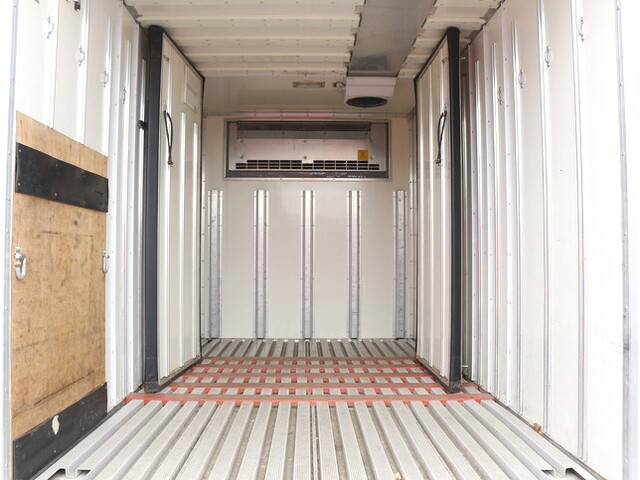 いすゞエルフ冷凍車（冷蔵車）小型（2t・3t）[写真07]