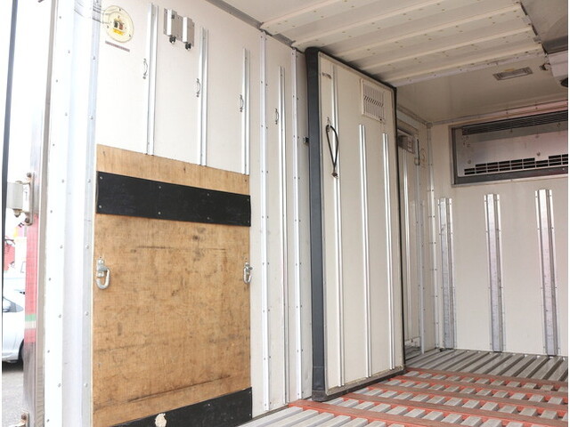 いすゞエルフ冷凍車（冷蔵車）小型（2t・3t）[写真08]
