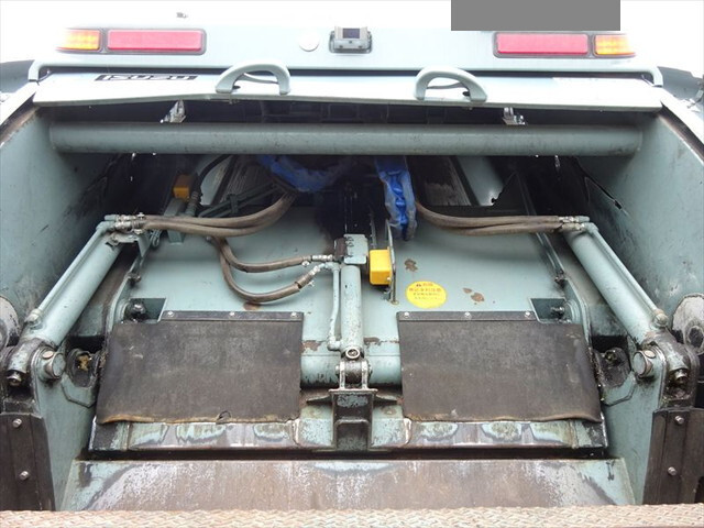 いすゞフォワードパッカー車（塵芥車）増トン（6t・8t）[写真13]