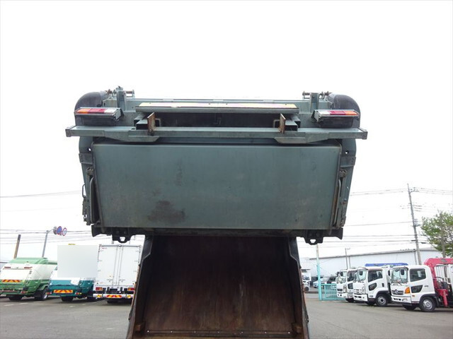 いすゞフォワードパッカー車（塵芥車）増トン（6t・8t）[写真15]