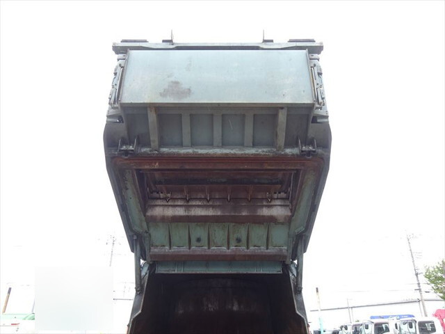 いすゞフォワードパッカー車（塵芥車）増トン（6t・8t）[写真16]