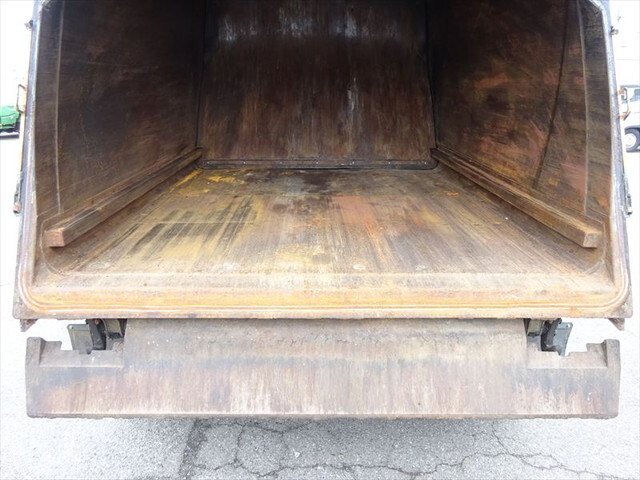 いすゞフォワードパッカー車（塵芥車）増トン（6t・8t）[写真18]