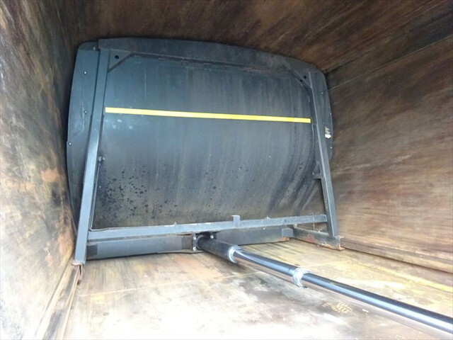 いすゞフォワードパッカー車（塵芥車）増トン（6t・8t）[写真21]