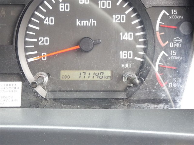 いすゞフォワードパッカー車（塵芥車）増トン（6t・8t）[写真25]