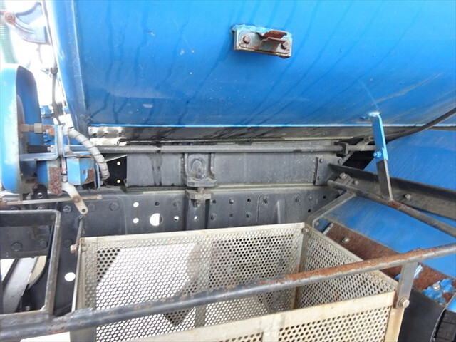 三菱ふそうキャンターバキュームカー小型（2t・3t）[写真09]