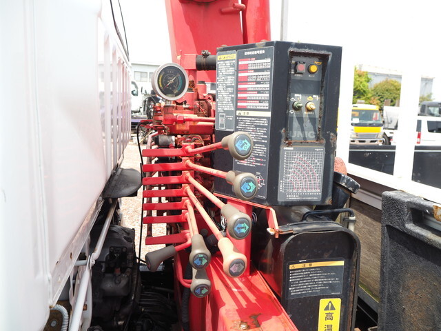 三菱ふそうキャンタークレーン6段小型（2t・3t）[写真12]